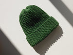 Carica l&#39;immagine nel visualizzatore di Gallery, Caldo cappello verde foresta fatto a mano all&#39;uncinetto in lana merino, made in Italy 
